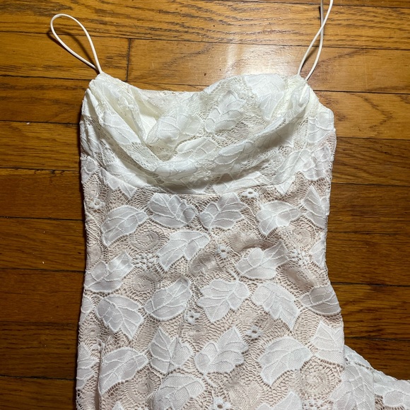 Princess Polly Lace Maxi Dress - Picture 3 of 3